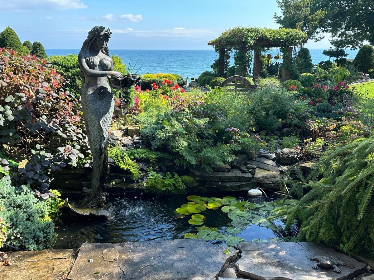The Wind In The Willows - Luxury Lakefront Oasis Bed & Breakfast Cobourg Dış mekan fotoğraf